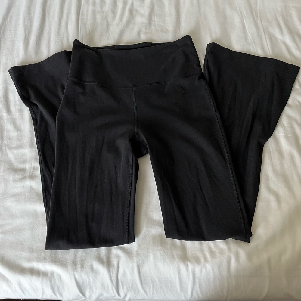 Lululemon Groove 29.5-30 inseam black HR Nulu Align flared pant short 6 - Picture 3 of 7